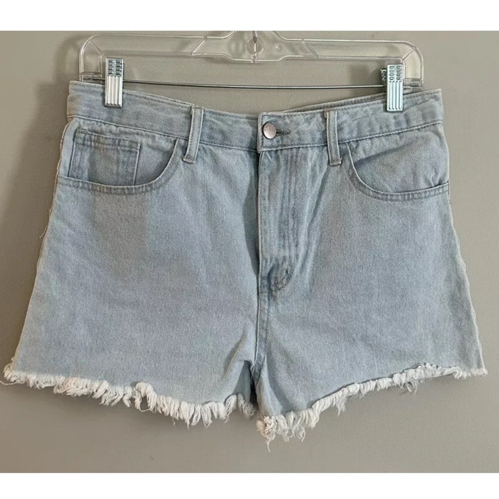 Forever 21 US Women’s Size 28 Light Wash Jean Shorts Raw Hem